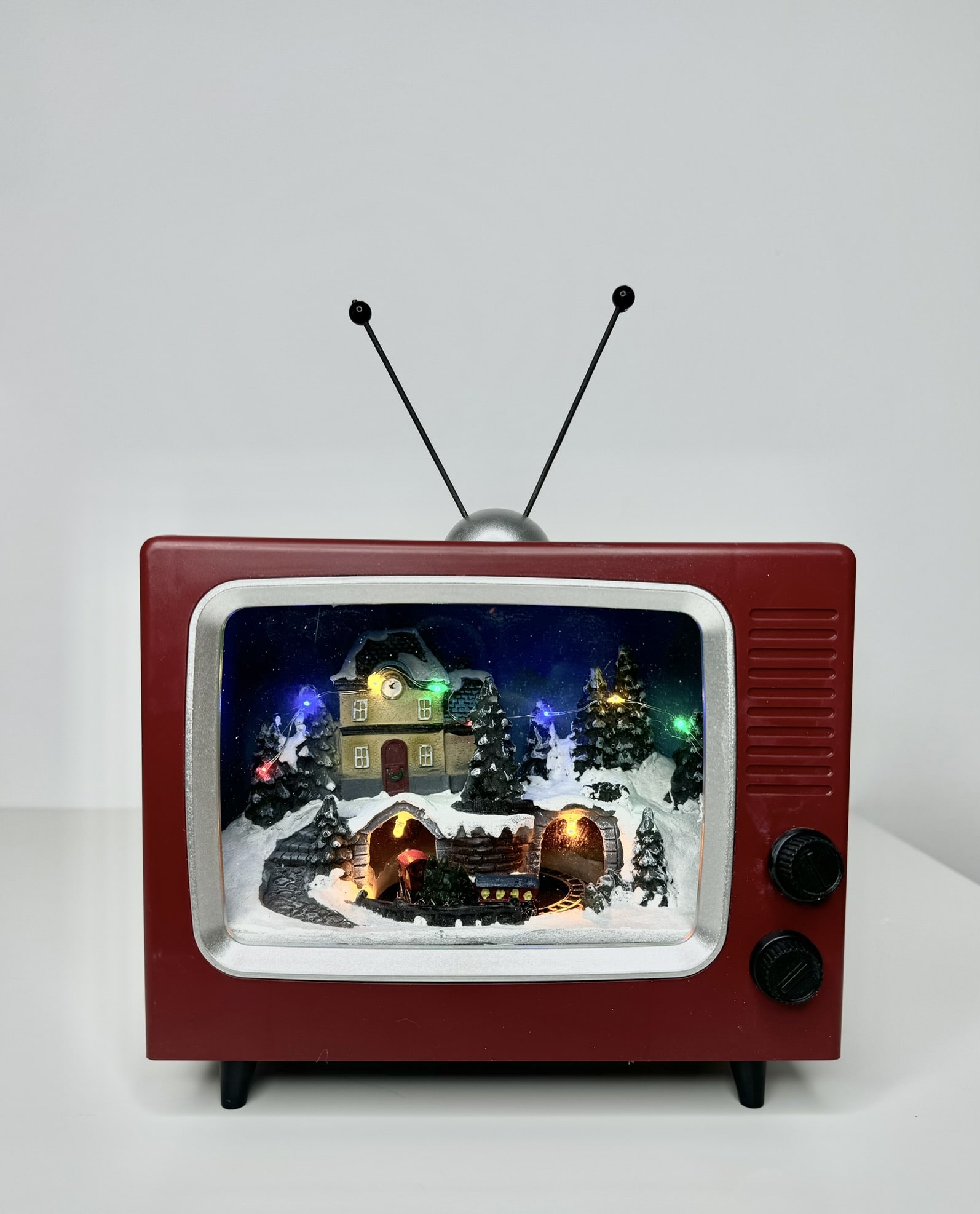 χριστουγιεννιάτικη φωτιζόμενη τηλεόραση με τρενάκι-min χριστουγεννιάτικη-φωτιζόμενη-τηλεόραση-με-τρενάκι